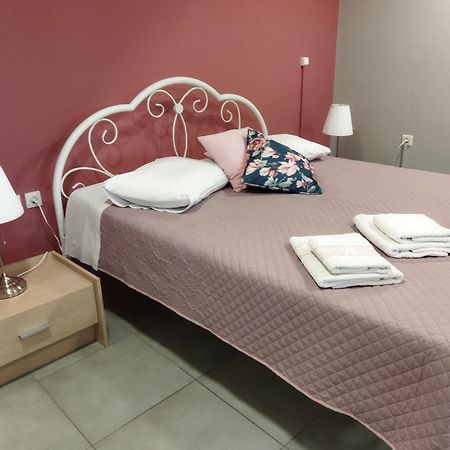 Cozy Apartment Near To The Airport Kouvarás Exterior foto