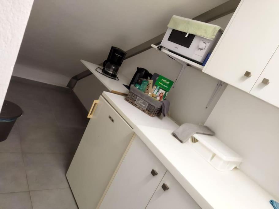 Cozy Apartment Near To The Airport Kouvarás Exterior foto